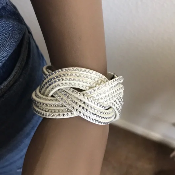 Paparrazzi Accessories Cuff Bracelet White Snap Closure Crystal Bling Summer - Picture 2 of 3